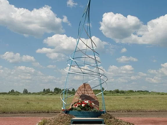 /upload/iblock/b62/ormh58qadr96mpb6nz52j6qiqoqr2ann/Stella_pamyatnik_-Novosibirskaya-Oblast_-Ordynskiy-rayon.jpg
